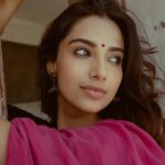 Meenakshi Chaudhary Instagram - नैनों के ज़रिये 🪷