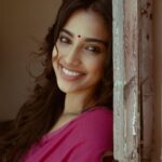 Meenakshi Chaudhary Instagram - नैनों के ज़रिये 🪷