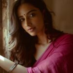 Meenakshi Chaudhary Instagram - नैनों के ज़रिये 🪷