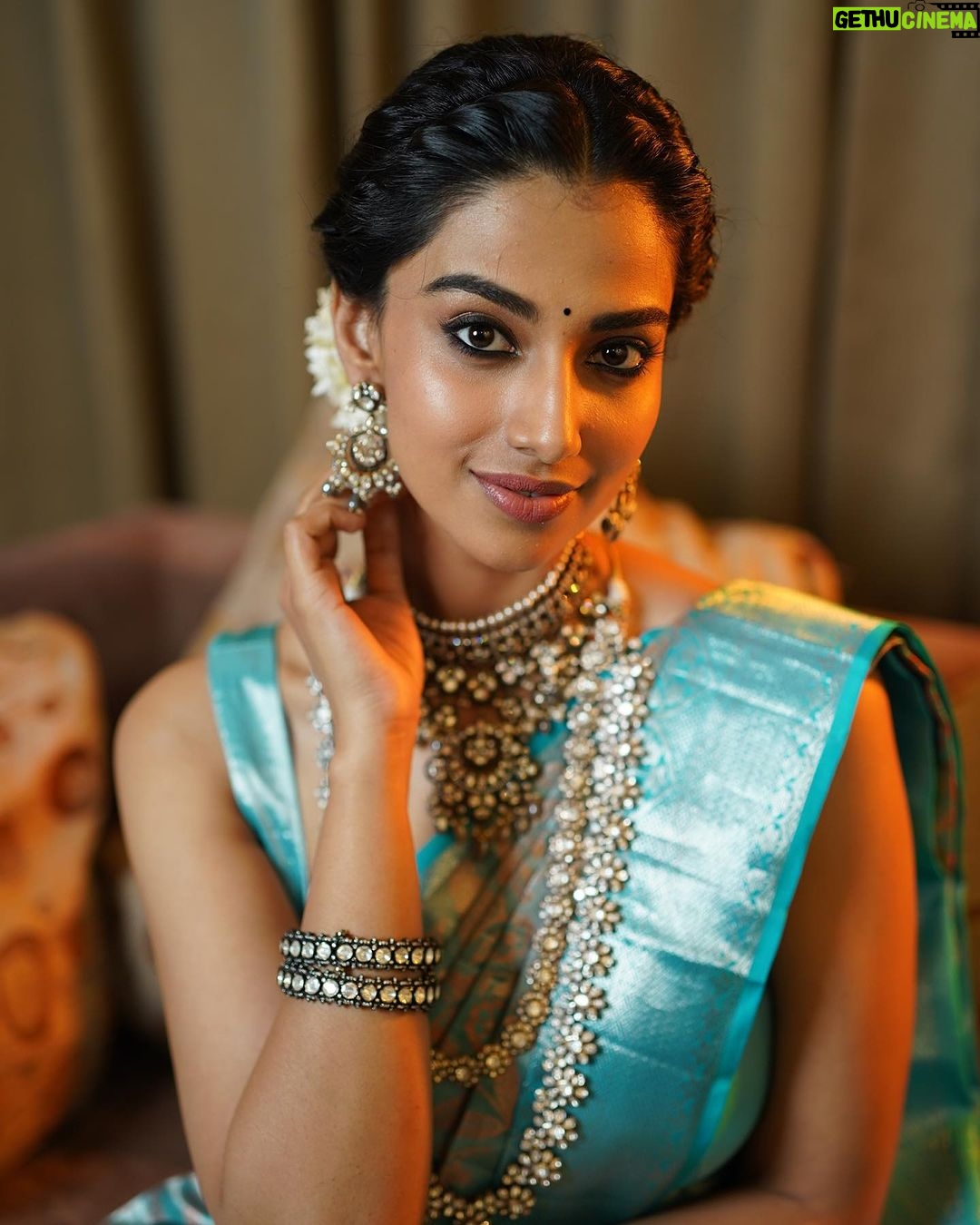 Meenakshi Chaudhary Instagram - Saree and I , itβs a love story ππ€π«Άπ½ Clicked by- @srikrishna_photography9 Jewellery- @amyrasilver Saree makeover -@_h_d_beauty_parlour_ Make up - @chadarasapallivamsikrishna Hair - @chinnisrinu_stylist