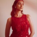 Meenakshi Chaudhary Instagram - ❣️❣️ 📸 : @hunar.daga Styled by: @shruthimanjari Outfit : @mishruofficial Jewellery: @jaipurgems Make up : @hariprasad_mua Hair: Arun Chennai, India