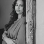 Meenakshi Chaudhary Instagram – 🖤🤍 Mumbai, Maharashtra