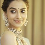 Meenakshi Chaudhary Instagram - Ringing in 2024 with lots of smiles , sparkles and positivity!✨✨✨ Happy new year fam🥰🫶🏽🫶🏽🫶🏽 Clicked by- @srikrishna_photography9 Jewellery- @amyrasilver Saree makeover -@_h_d_beauty_parlour_ Make up - @chadarasapallivamsikrishna Hair - @chinnisrinu_stylist