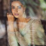 Meenakshi Chaudhary Instagram – Still in my saree era 🥹🤌🏽❤️
.
.
.
.
Wearing:  @anushareddy.couture 
Jewellery: @alluringaccessories.a2
Style by : @stylebyannapurna
Team : @i.Deekshasetti
Makeup : @nehabagga21
Hair :  @chinnisrinu_stylist
Clicked by: @the_pixel_farmer Aaromale