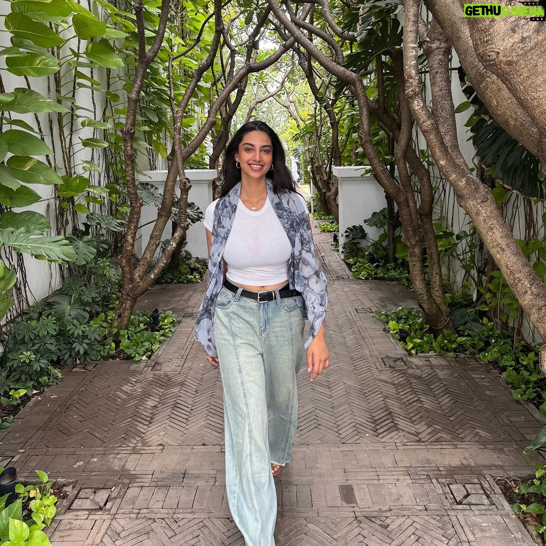 Meenakshi Chaudhary Instagram - The highlight of the trip is definitely going to be learning Muay Thai boxing . I’ve always wanted to try it and might I say MAN!it was something ! Had so much fun learning it 🤓🥰 Grateful to @thesiamhotel for giving this opportunity . Also followed by other touristy activities with the fam 🥰 @pickyourtrail #hasslefreeholidays with #pickyourtrail at #thesiam The Siam