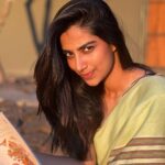 Meenakshi Chaudhary Instagram - Sunset , a good book and a cup of chai (finished it before these pictures were clicked 🙈) is just the best combo ever 🌇📖☕️