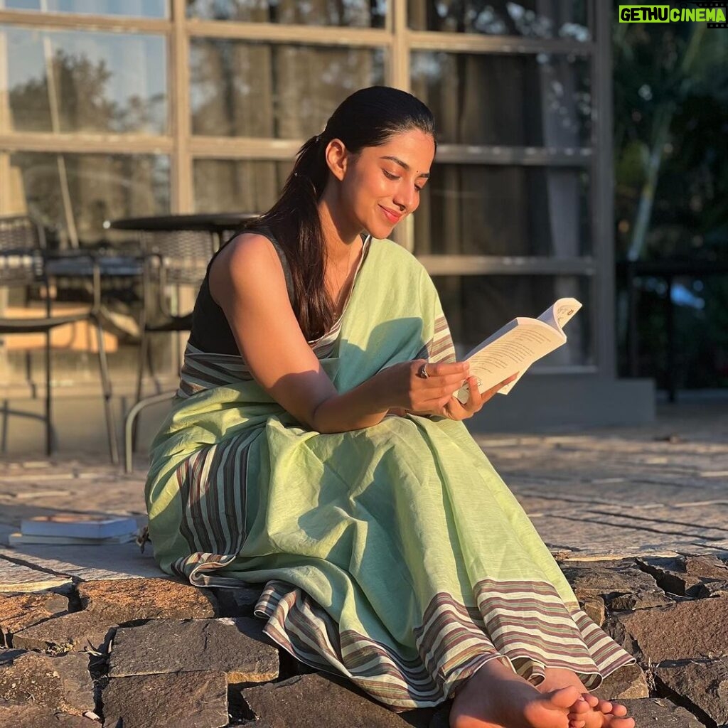 Meenakshi Chaudhary Instagram - Sunset , a good book and a cup of chai (finished it before these pictures were clicked 🙈) is just the best combo ever 🌇📖☕️