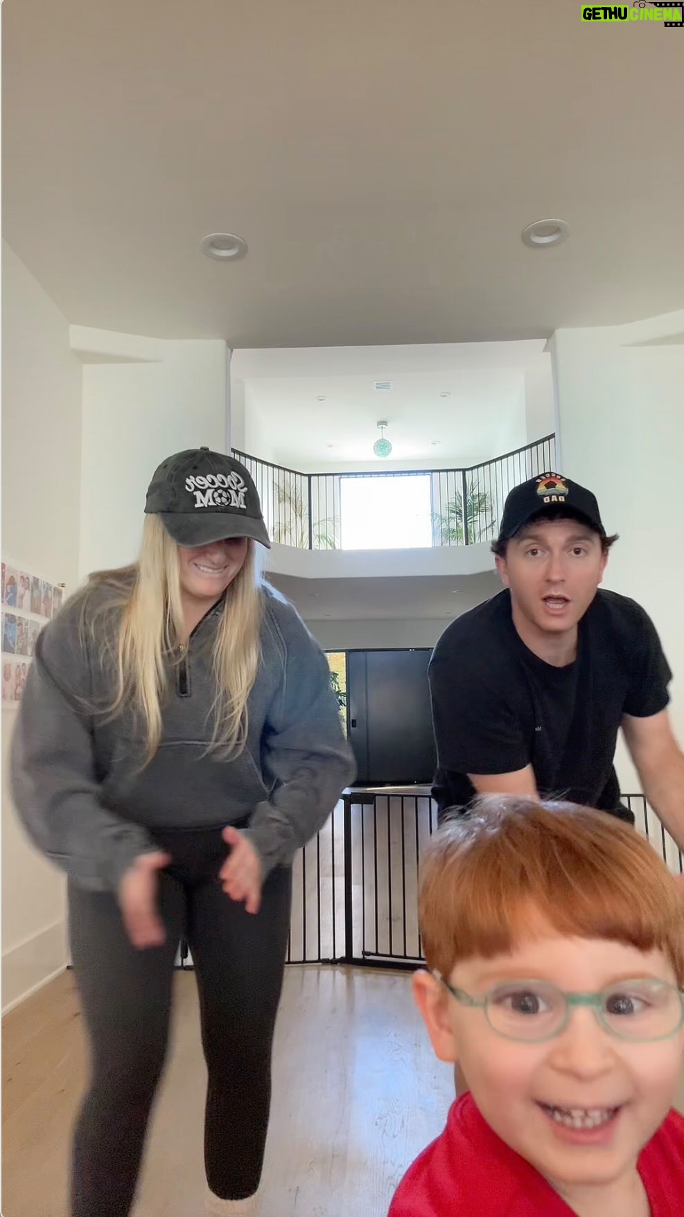 Meghan Trainor Instagram - PRE SOCCER WARM UPS @darylsabara #beenlikethis