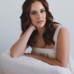 Melissa Fumero Instagram - From helping roll out awareness for Crest and Oral-B’s Closing America’s Smile Gap campaign—the companies have pledged to provide oral care to 20 million smiles in need by 2030—and the premiere of Netflix’s “Blockbuster” series, @MelissaFumero is having a busy week. In between it all, the 40-year-old chatted with us about sensitive-skin picks, on-set glam squad secrets and why she’s passionate about smile care - link in bio! ⁠ Photo credit: @lindylinphoto⁠ Written by: @liz.ritter