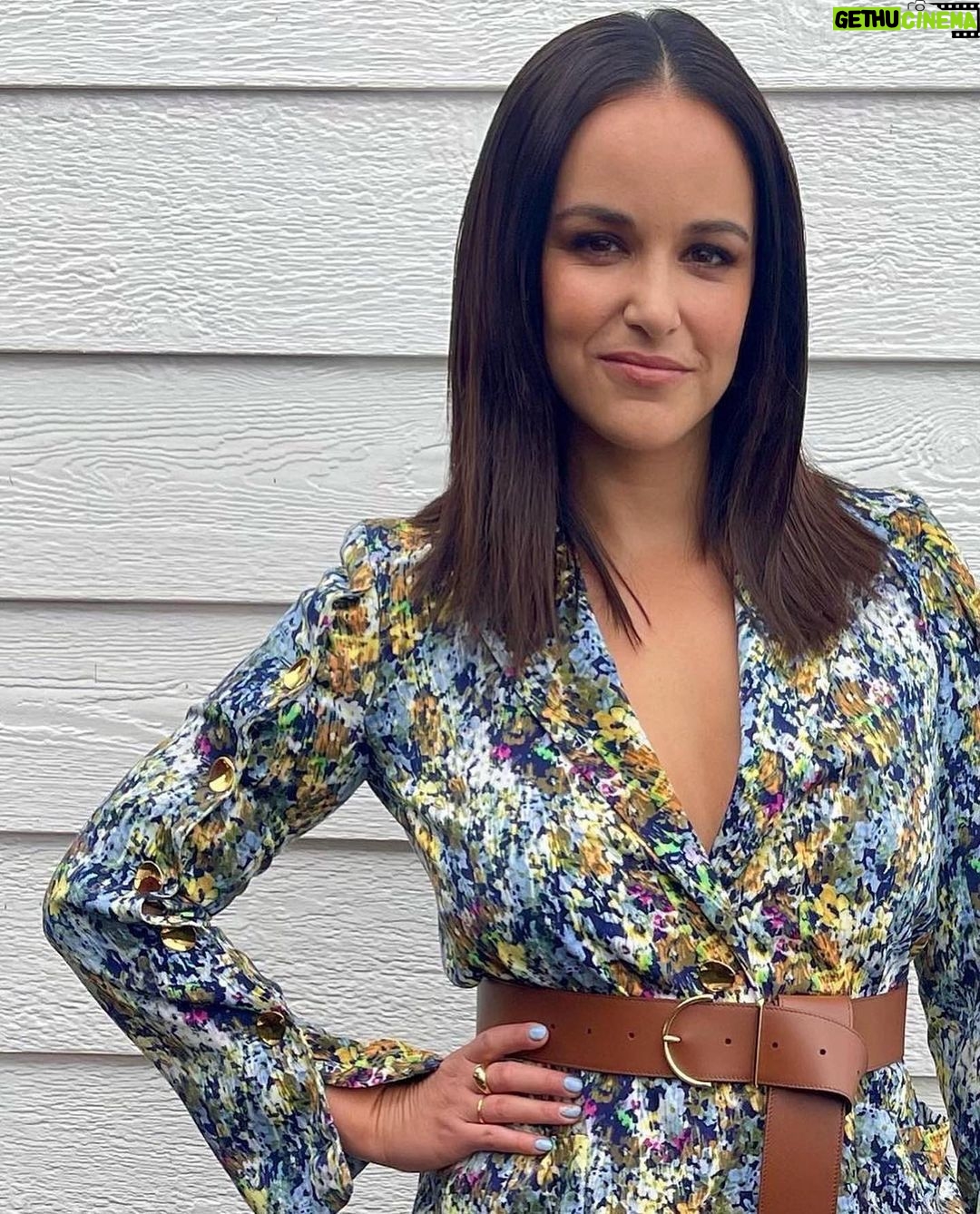 Melissa Fumero Instagram - Had the most amazing afternoon! Thank you @elleusa & @netflix for including me in this badass group of Latinas. We all benefit in so many ways when we get to be in a room together and i am so inspired by the women I met today. And FINALLY i got to meet @cristela9 in real life! Posted @withrepost β’ @arieltunnell β¨π¦ Melissa for @elleusa x @netflix π¦β¨ Makeup: @lorencanbymakeup Hair: @brianfisherhair Styling assts: @morgan_alexandriasmith @nora_foley #styledbyariel #melissafumero #blockbuster #prabalgurung