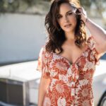 Melissa Fumero Instagram - Afternoon stroll with @melissafumero 🌻 Hair: @ahappyjustin Makeup: @thejamesedit Los Angeles, California