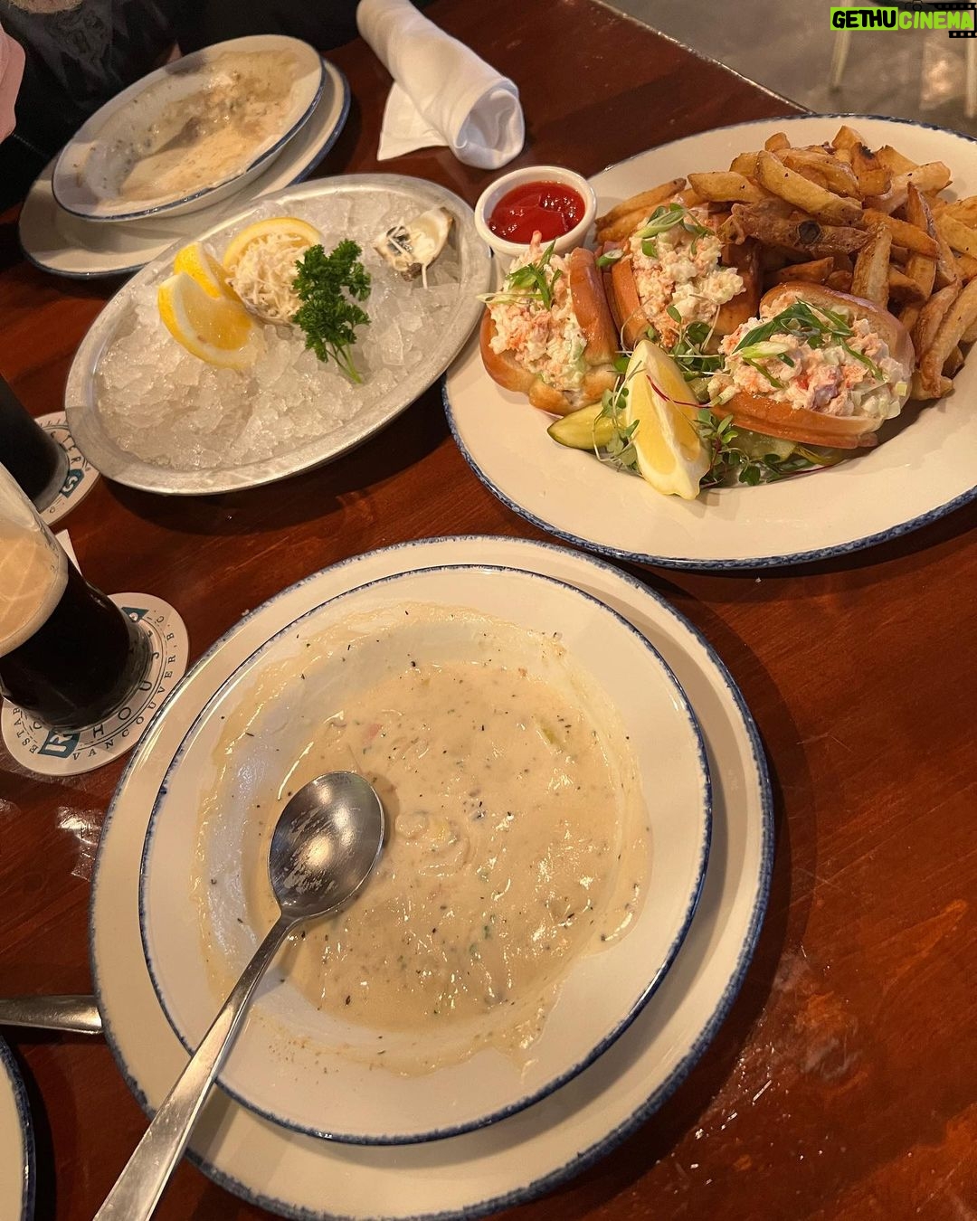 Melissa Fumero Instagram - Enjoyed some amazing oysters, chowder, & lobster rolls with Rick Page today. That’s the post.