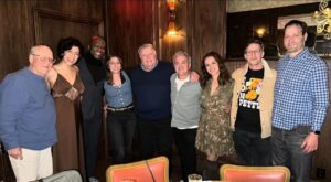 Melissa Fumero Instagram - Could not have described last night any better…! 
NINE-NINE. @brooklyn99 R.I.P. @andrebraugher 

Repost from @melissafumero
•
We laughed. We cried a little. We reminisced. We laughed some more.  Nine Nine Forever.