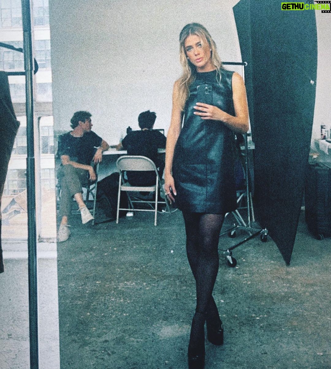 Melissa Roxburgh Instagram - 📷 New York City, N.Y.