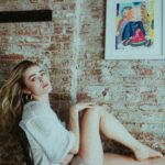 Melissa Roxburgh Instagram - @thealexandraarnold