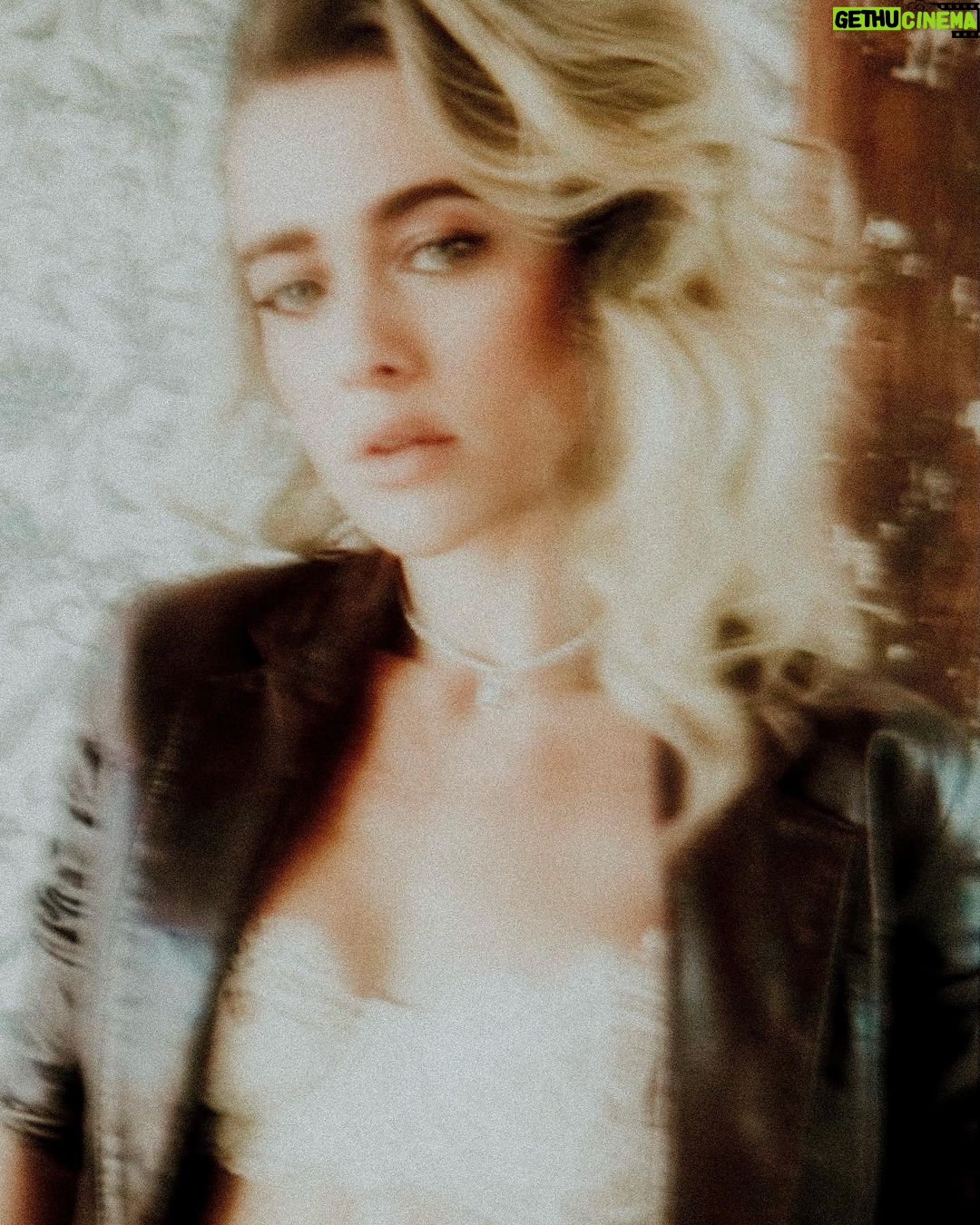 Melissa Roxburgh Instagram - @thealexandraarnold 📸 on FaceTime