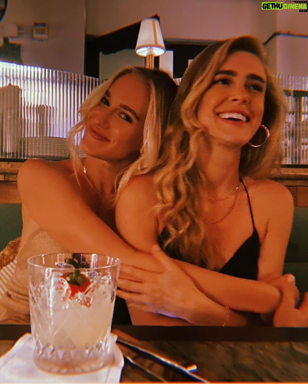 Melissa Roxburgh Instagram - ❤️ Miami, Florida