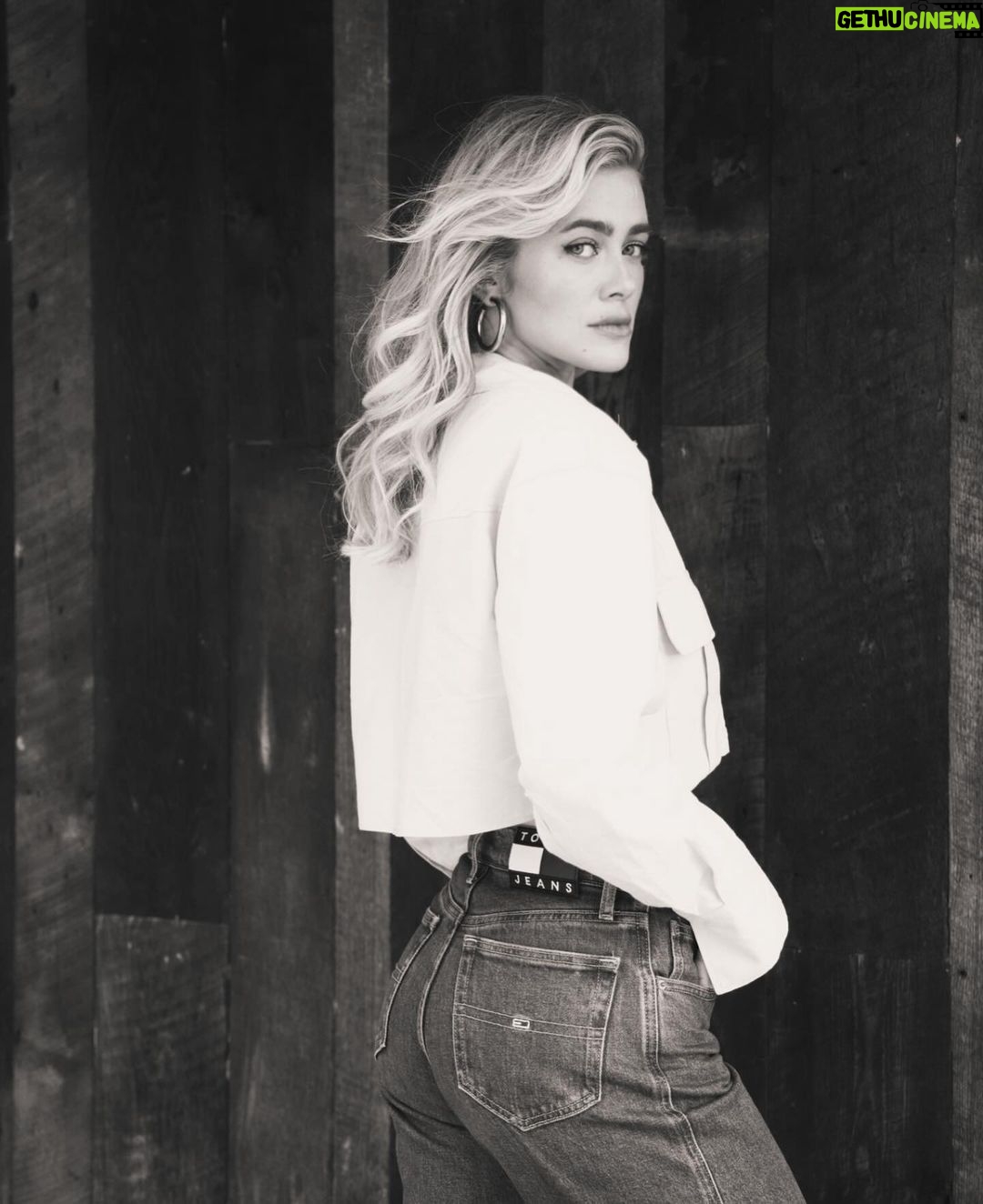 Melissa Roxburgh - 135.1K Likes - @gregorio dos ✌🏼
(This talented human may be one of the kindest people I’ve ever come across)