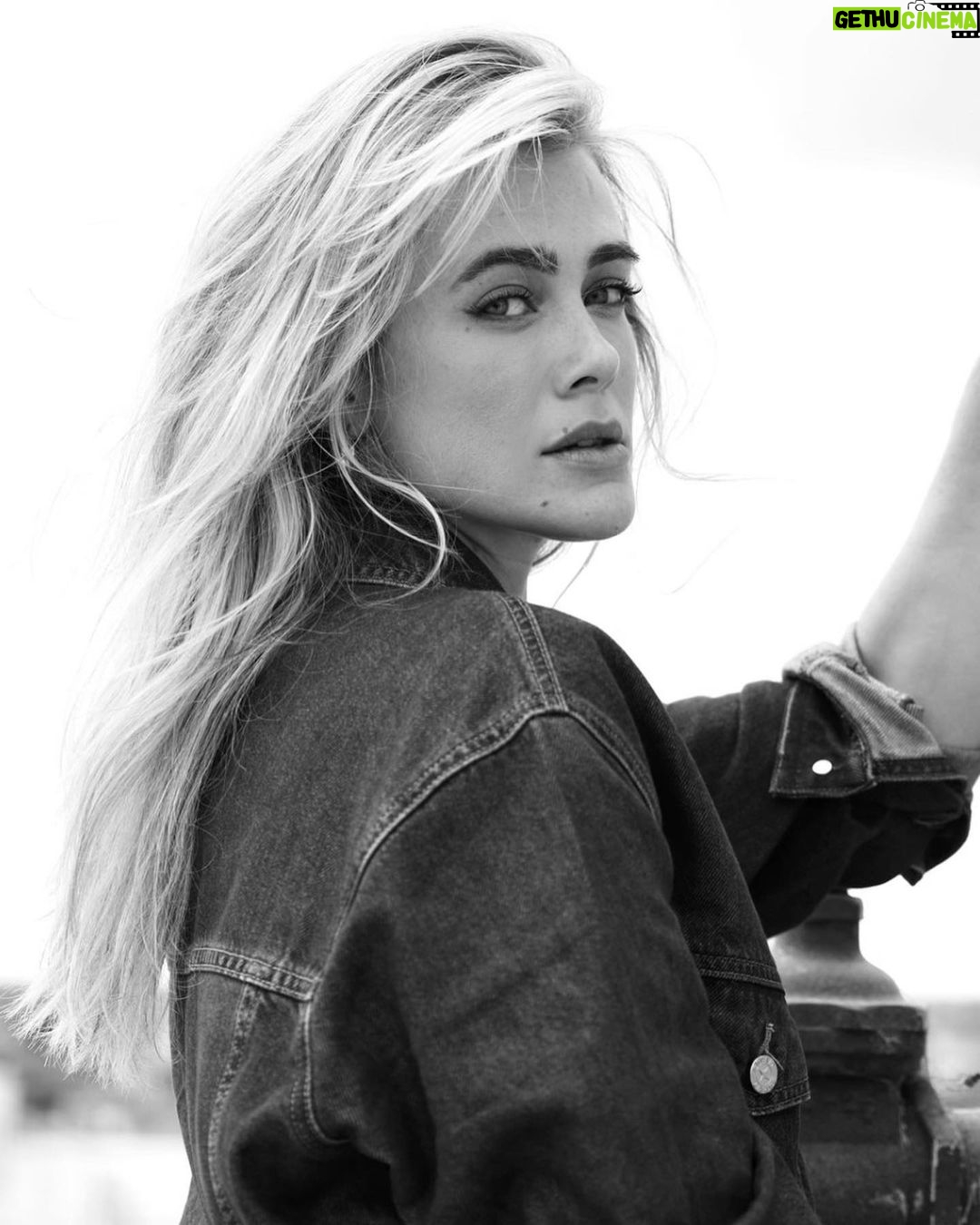 Melissa Roxburgh - 136.1K Likes - Overdue with @gregorio 📸