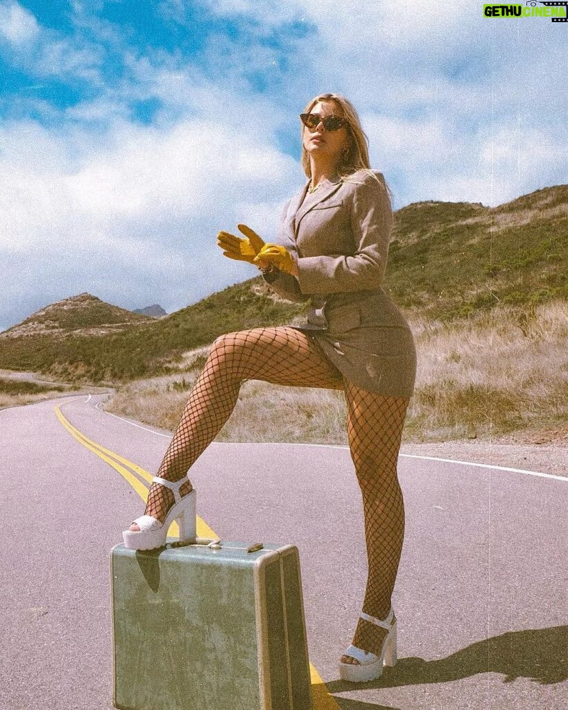 Mercedes Blanche Instagram - Are you gonna pick me up or what? 📸@lokiiproblematic Stylist: @liliumyum @prettylittlething Los Angeles, California