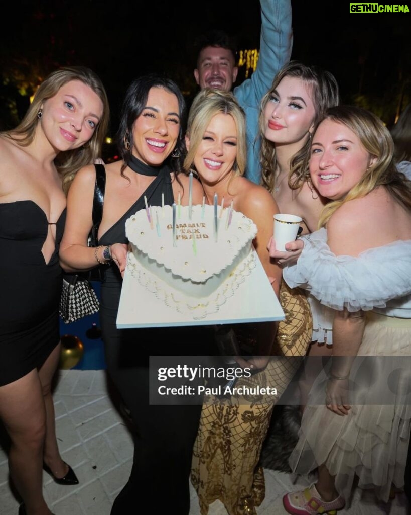 Mercedes Blanche Instagram - My heart is so full ❤️ no need for words here thank you all for this amazing birthday. Every single one of you is such an amazing human being.( i have a limit of 10 pics sorry lol ) Shoutout out to: @photomatica @ikessandwiches @tequilagrandiamante @blueicevodkausa @happydad @fire @chris_laudadio