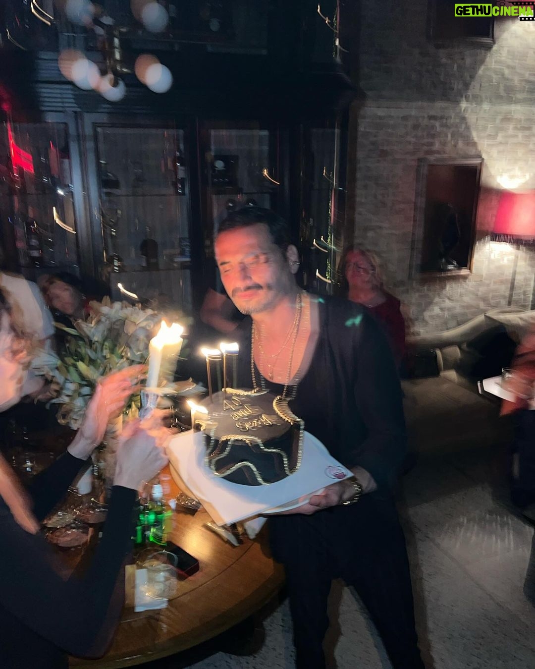 Meriç Aral Instagram - 🥟 🥟 Sen benim canımsın ya ben senin o tatlı 🥞 dudaklarını öpüyorum (mantı yazıp çıkan kelimelerle cümle kurdum)