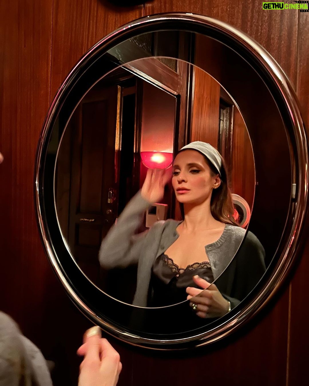 Meriç Aral Instagram - en uzun gece ne güzel bir gece ✨✨🌀🌀✨