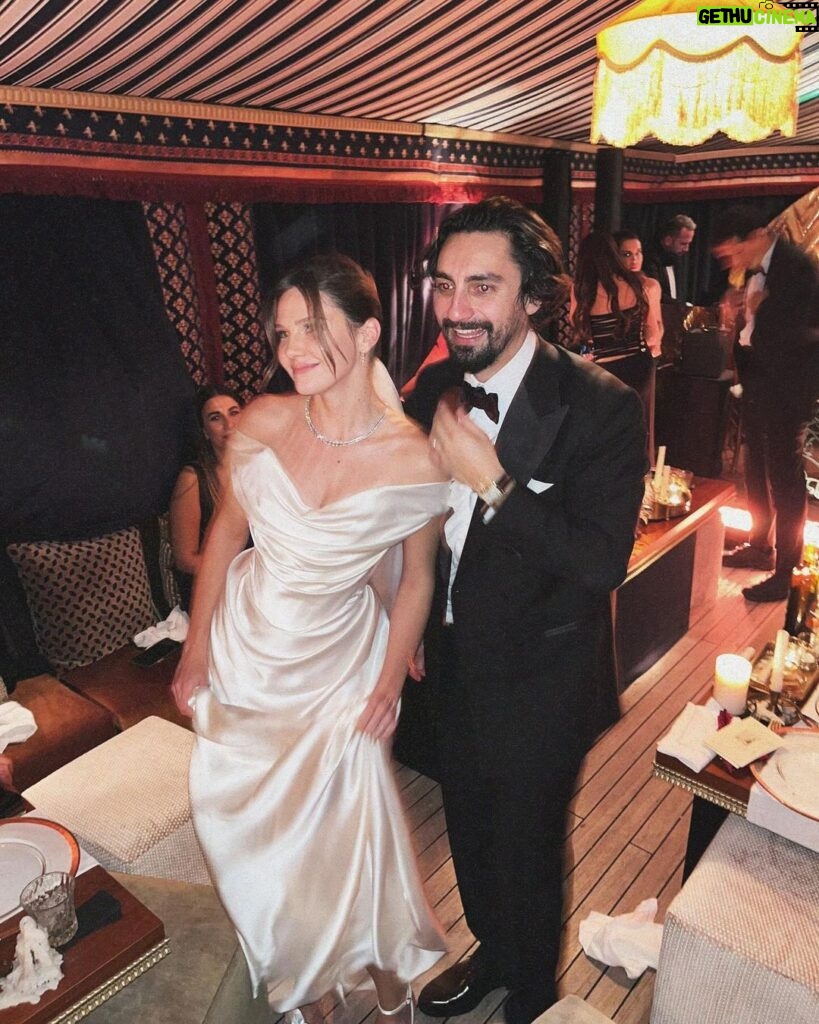 Meriç Aral Instagram - onlar erdi muradına gecesi ✨🤍🕯️🪄 #AUwedding
