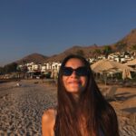Meriç Aral Instagram - Kardeşim yollamış seri paylaşıyorum. Donduğum kış günlerinde yaz fotosu paylaşmaya bayılırım 🏹🏹🌞🤍