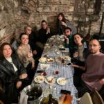 Meriç Aral Instagram – istanbul ve birtakım lezzet durakları temalı doğum günüme hoşgeldiniz 🤭✨✨🍇🤍kutlamalar,mesajlar, çiçekler, dilekler için çok teşekkürler, çok mutlu oldum. güneşin etrafında hep beraber dönmeye devam
🌞🤎🕯️🕯️🤎🌝
