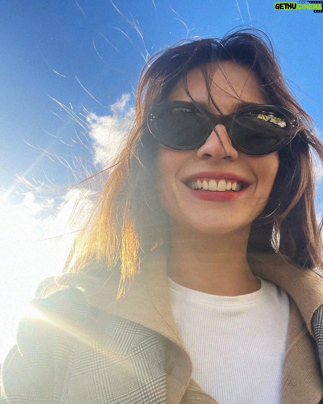 Meriç Aral Instagram - sizler için özenle hazırladığım birbirinden alakasız ve değerli görsel ve bir miktar fashion, büyücülük ve gülümseme içeren bu özel dosyaya hoşgeldiniz. ✨🧝🏻♀️✨🪄✨🪄🧟♀️🧟♂️🧝🏻♀️✨ October