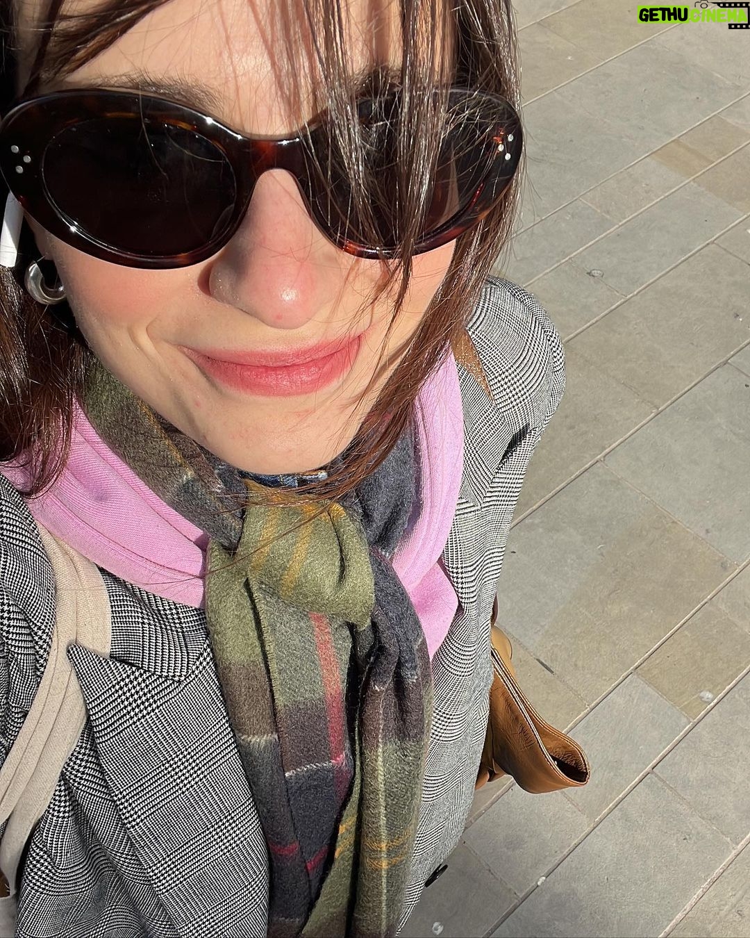 Meriç Aral Instagram - sizler için özenle hazırladığım birbirinden alakasız ve değerli görsel ve bir miktar fashion, büyücülük ve gülümseme içeren bu özel dosyaya hoşgeldiniz. ✨🧝🏻♀️✨🪄✨🪄🧟♀️🧟♂️🧝🏻♀️✨ October