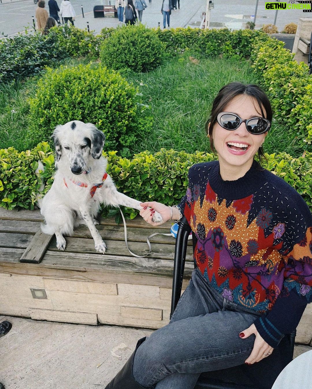 Meriç Aral Instagram - sizler için özenle hazırladığım birbirinden alakasız ve değerli görsel ve bir miktar fashion, büyücülük ve gülümseme içeren bu özel dosyaya hoşgeldiniz. ✨🧝🏻♀️✨🪄✨🪄🧟♀️🧟♂️🧝🏻♀️✨ October