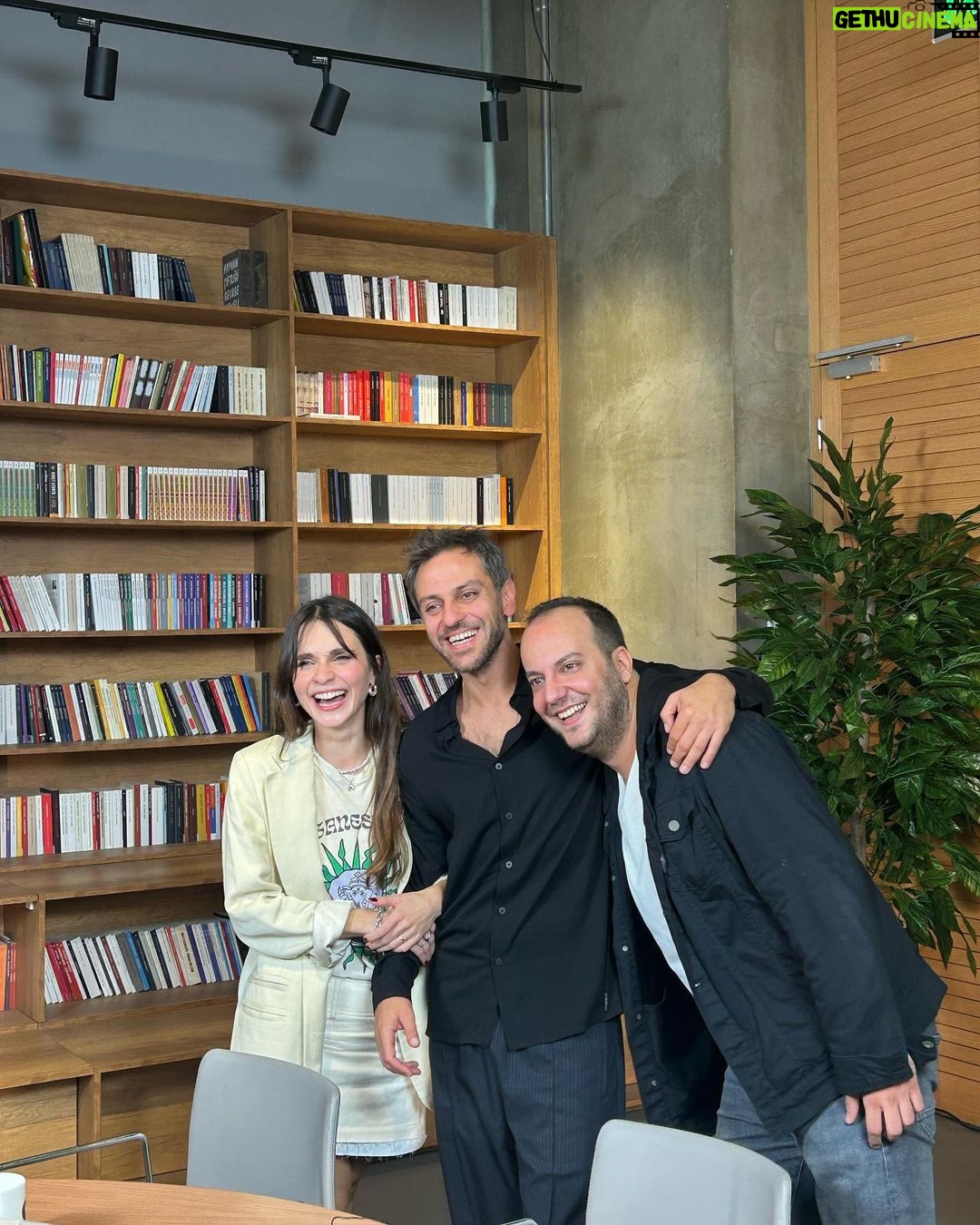 Meriç Aral Instagram - sizler için özenle hazırladığım birbirinden alakasız ve değerli görsel ve bir miktar fashion, büyücülük ve gülümseme içeren bu özel dosyaya hoşgeldiniz. ✨🧝🏻♀️✨🪄✨🪄🧟♀️🧟♂️🧝🏻♀️✨ October