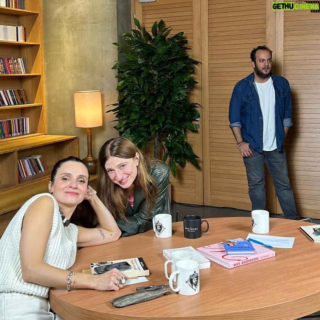 Meriç Aral Instagram - teras noir 💘 @n.erdenn: aşk mektubu 💌