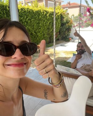 Meriç Aral Instagram - 1,5 gunde nasil 10 gunluk tatil yaptim oynat bakalim 💖🍹🏄🏻‍♀️🏄🏻‍♀️🌞🏃🏻‍♀️💖🌞💖💖