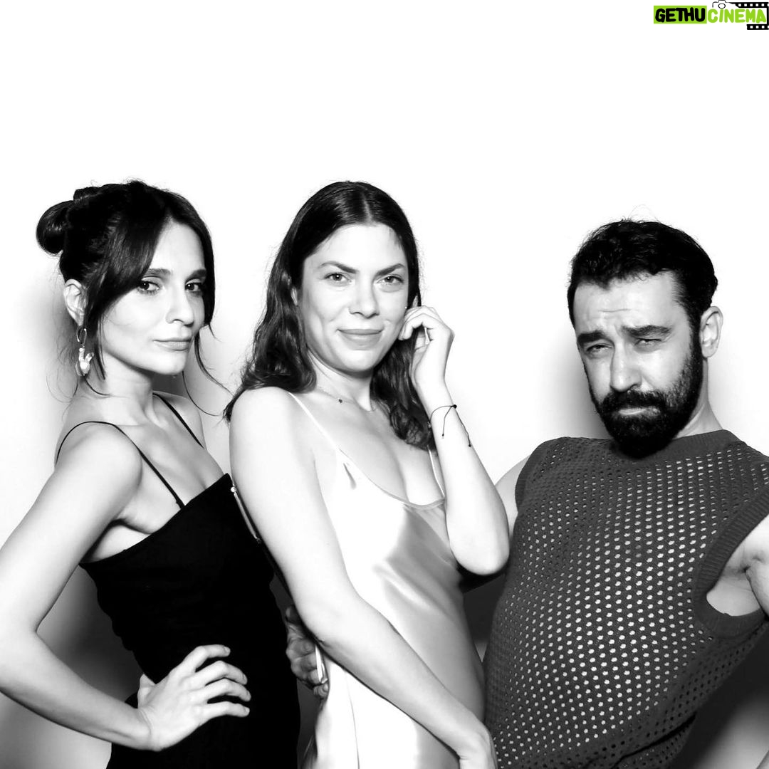 Meriç Aral Instagram - haziran (yap bakalım şovunu) 🏃🏻♀️🥓🌹🤍🌈🥂🪩💅🏼🌞🧿