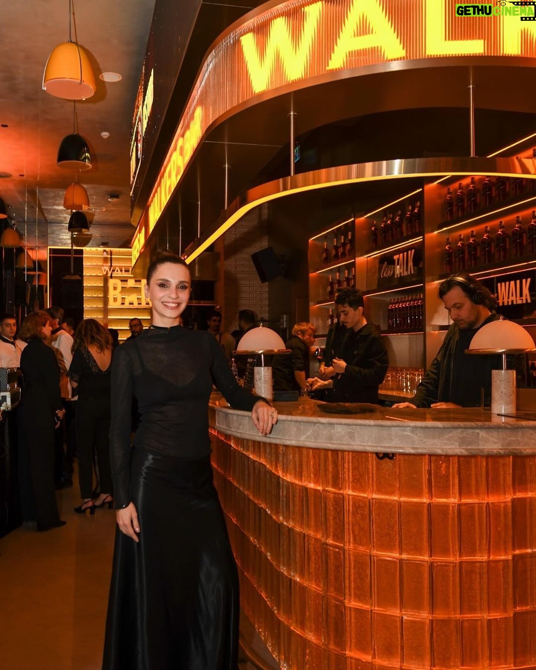 Meriç Aral Instagram - #walkersbar 🖤 Walkers Bar