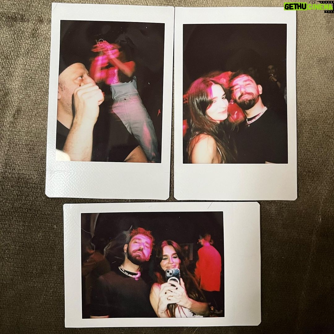 Meriç Aral Instagram - cok caption hic captiondur bana gore DISCOTECA FELL IN LOVE