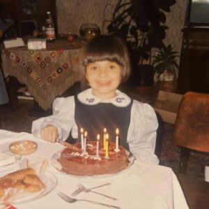 Meriç Aral Instagram - tum kutlamalar icin cok tesekkur ederim. dogdugum icin mutluyum 🍾🍾🍾 seviyorum 💕🧿🫧