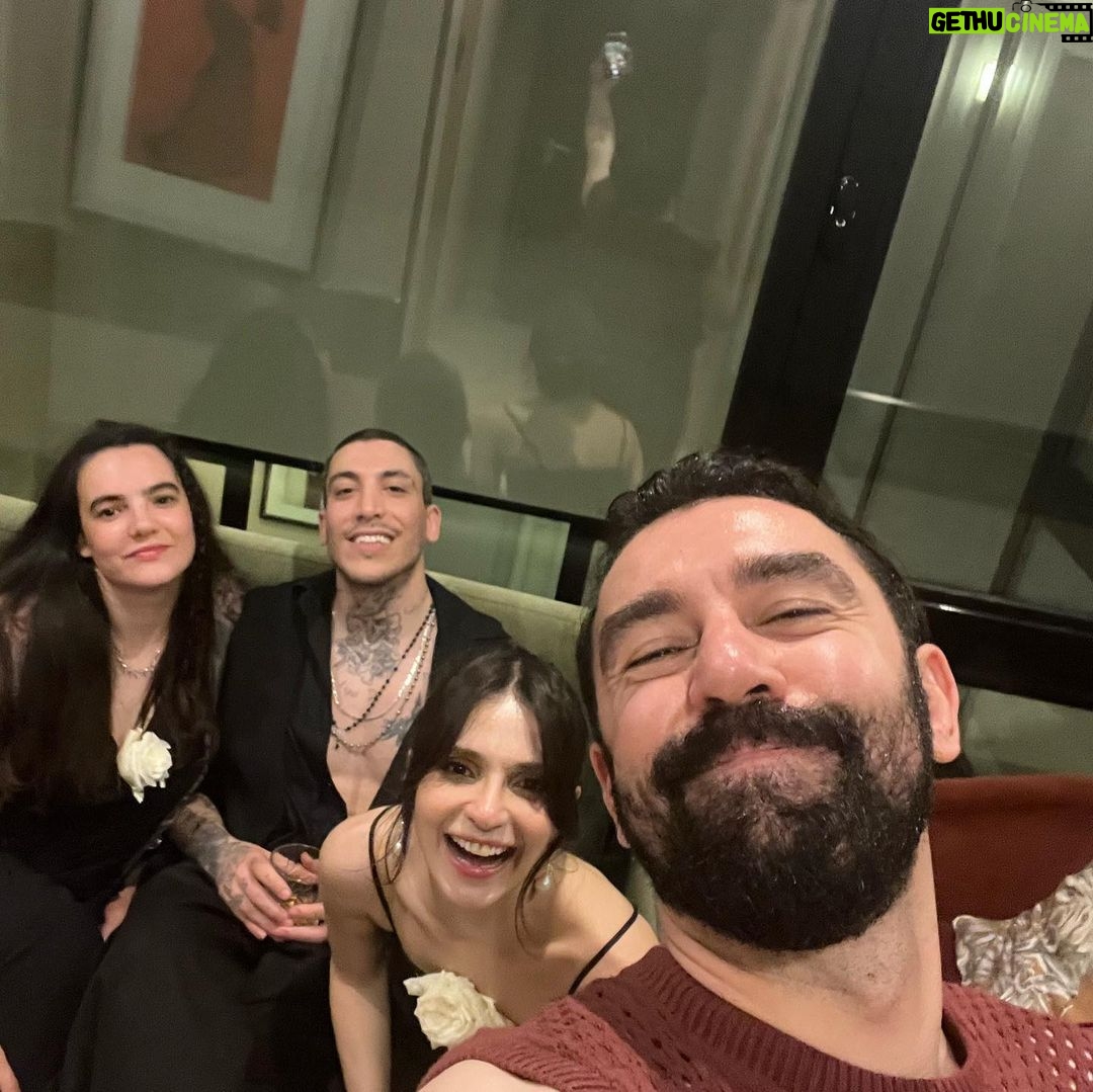 Meriç Aral Instagram - haziran (yap bakalım şovunu) 🏃🏻♀️🥓🌹🤍🌈🥂🪩💅🏼🌞🧿