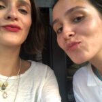 Meriç Aral Instagram - iyi ki dogdun pamuk prenseslik merasimim, ask cicegi bahcem, pembe pullu elbisem, en yakin arkadasim, mizahsorluk esbaskanim, istanbulumun koku, canim bebek kardesim. seni cok cok cok seviyorum 💓🧿🌸🫵🏻🪩🐒🪸🌙🧜🏻‍♀️