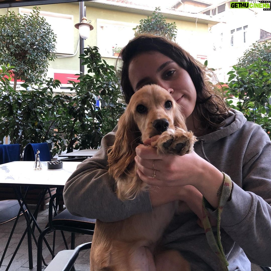 MeriΓ§ Aral Instagram - iyi ki dogdun pamuk prenseslik merasimim, ask cicegi bahcem, pembe pullu elbisem, en yakin arkadasim, mizahsorluk esbaskanim, istanbulumun koku, canim bebek kardesim. seni cok cok cok seviyorum ππ§ΏπΈπ«΅π»πͺ©ππͺΈππ§π»ββοΈ
