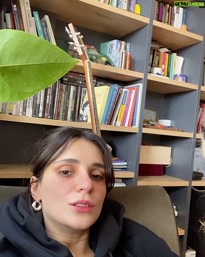 Meriç Aral - 35.6K Likes - as a wise woman once said “guilty feministlerin el kitabi” dumpi 🪞🪩🫧🌹