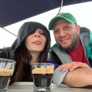 Meriç Aral Instagram - tum kutlamalar icin cok tesekkur ederim. dogdugum icin mutluyum 🍾🍾🍾 seviyorum 💕🧿🫧