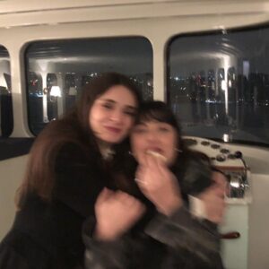 Meriç Aral Instagram - tum kutlamalar icin cok tesekkur ederim. dogdugum icin mutluyum 🍾🍾🍾 seviyorum 💕🧿🫧