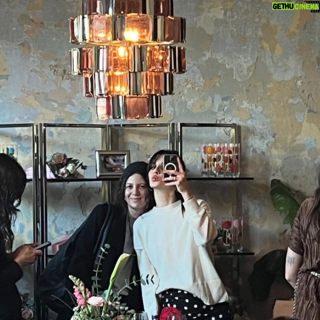 Meriç Aral Instagram - ✨💋son dönem fashion coma ve öpücükler çöplüğü 🔮💜🎀