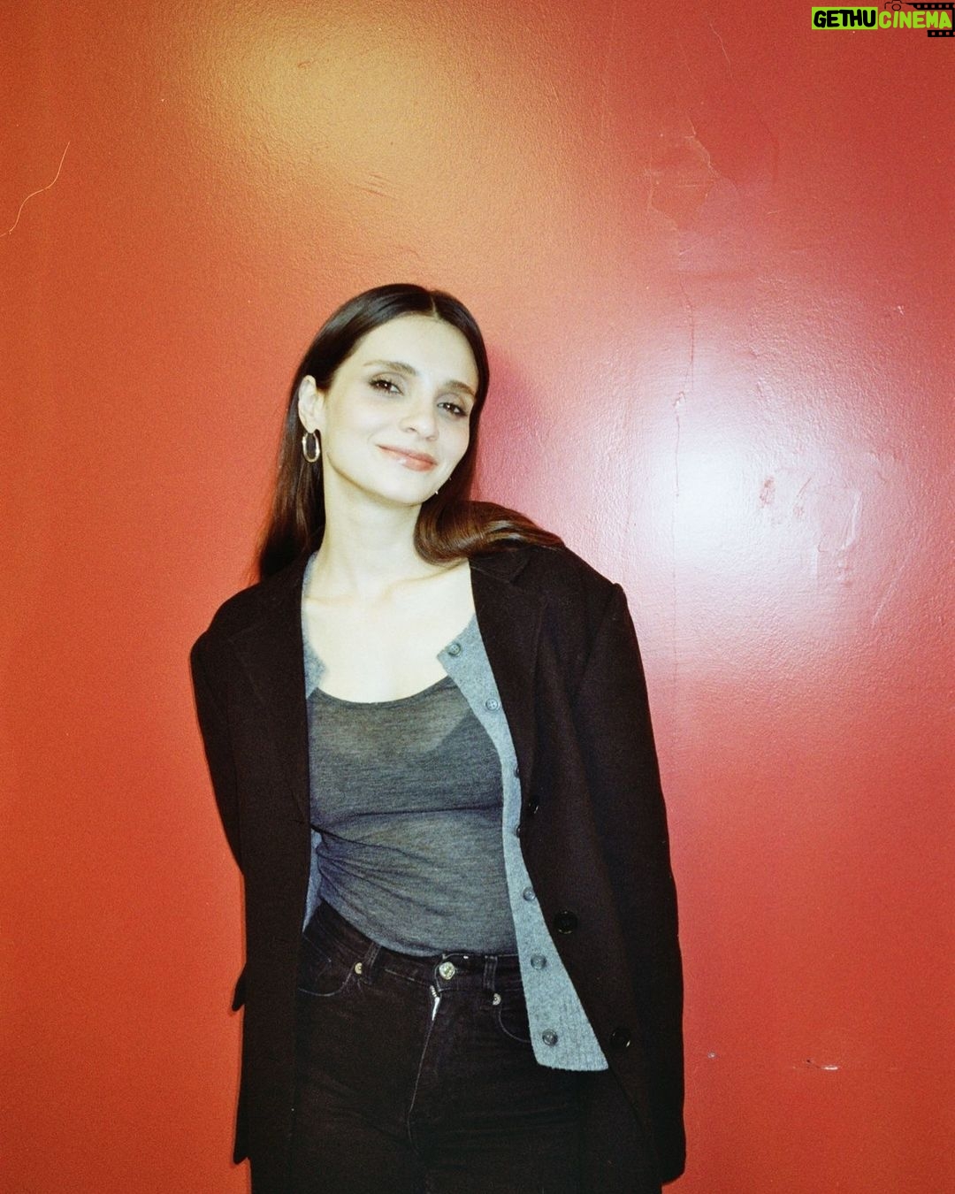 Meriç Aral Instagram - @meliksahtas in analog evreninde kendime bir yer buldum 💌🦢🦢