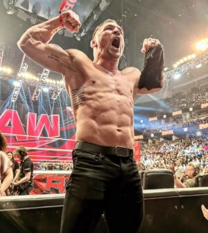 Michael Chandler Instagram - Trusted with the 🎤
-
Walk On.
-
See you at the top!
.
.
.
.
#wwe #wweraw #UFC #tkogrp