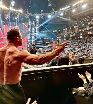 Michael Chandler Instagram - Trusted with the 🎤
-
Walk On.
-
See you at the top!
.
.
.
.
#wwe #wweraw #UFC #tkogrp